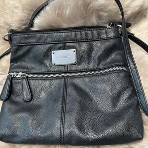 Nine West Black Crossbody Bag‎ Purse Zippers Front Pockets Silver Hardware Party